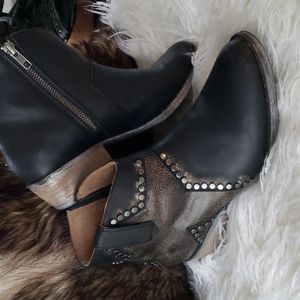 Circle G western style black leather bootie